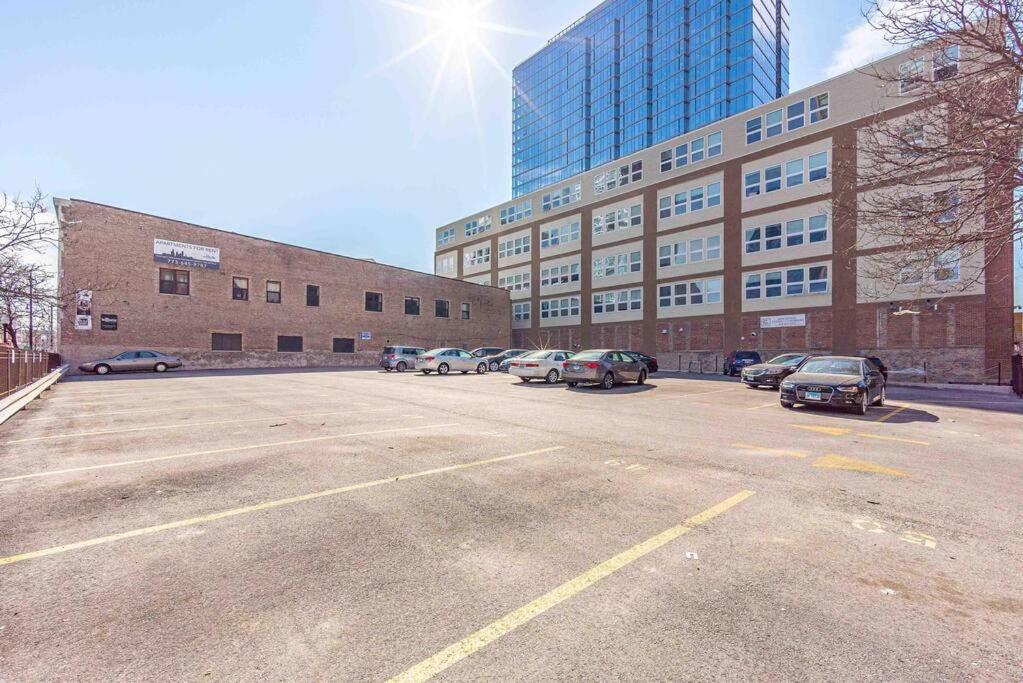 Mccormick Place 2Br Stylish Suite With Optional Parking And Gym For Up To 8 Guests Near Soldier Field And Grant Park ชิคาโก ภายนอก รูปภาพ