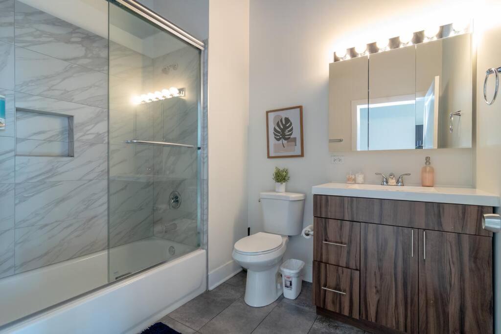 Mccormick Place 2Br Stylish Suite With Optional Parking And Gym For Up To 8 Guests Near Soldier Field And Grant Park ชิคาโก ภายนอก รูปภาพ